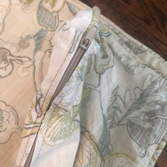 COPY - Like New 4 Pillow Covers - Picture 4 of 5